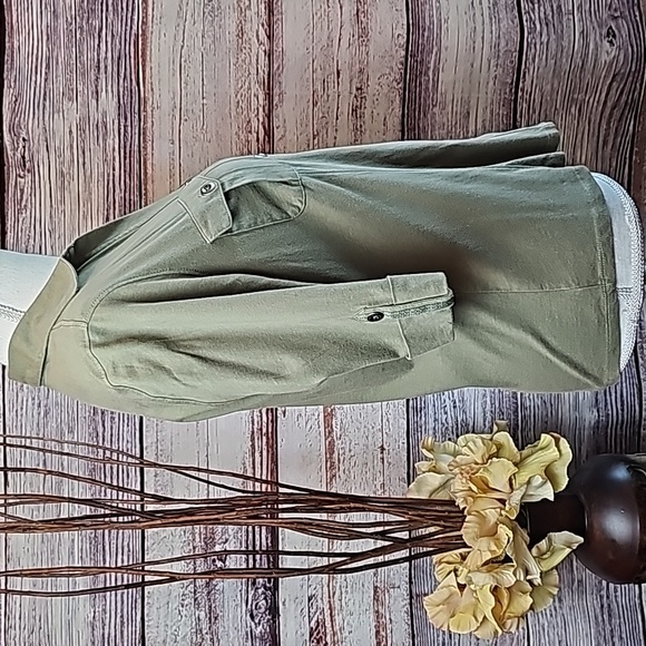 NEW STYLE & CO ARMY GREEN SHORT CUFFED SLEEVE BUTTON UP TOP - Picture 7 of 14